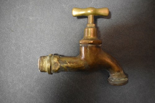Alter wasserhahn messing - alter,